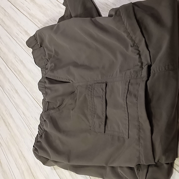 Bugged Exposure Converible Pants to Shorts Size Medium Olive Green - Picture 2 of 15